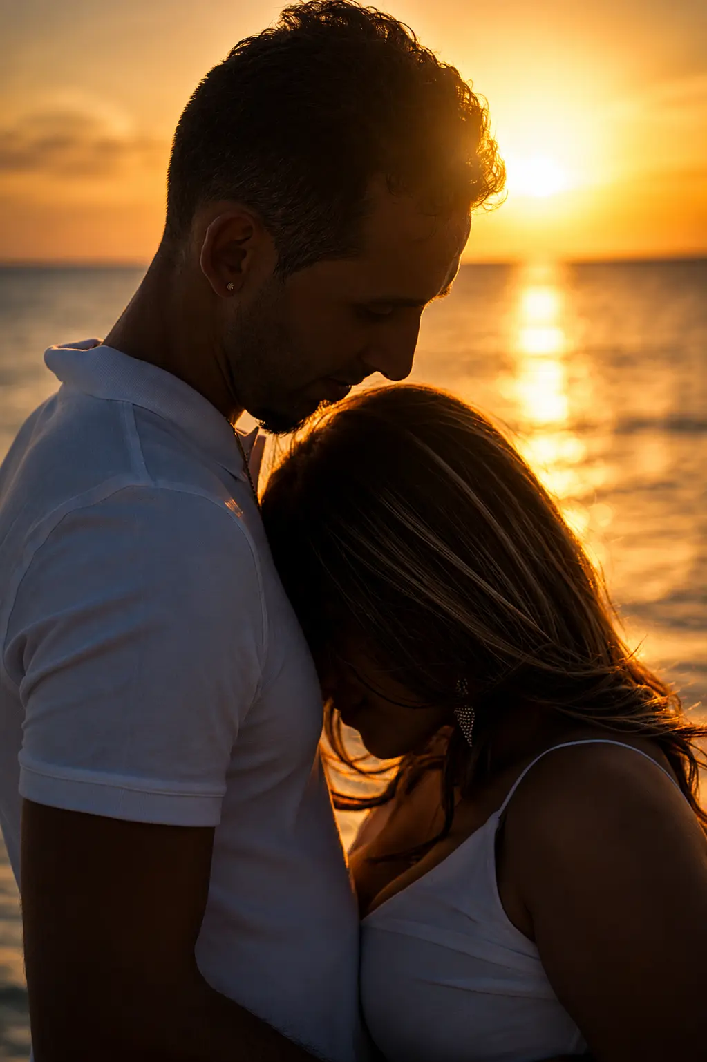 Zabelis — intimate sunset embrace by the ocean